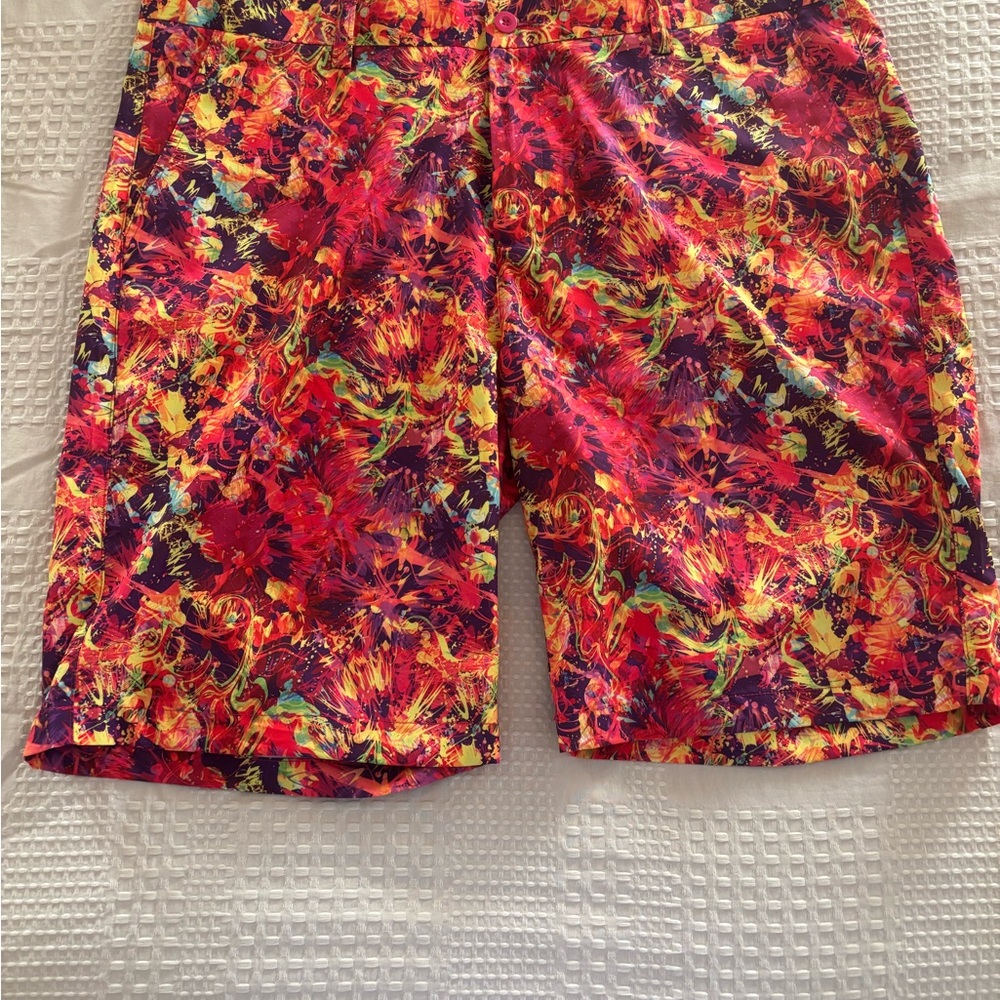 Vibrant Golf Shorts for MEN by top designer Hreski